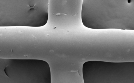 SEM photograph of fusion bonded mesh. The intersections are sticking to each other.